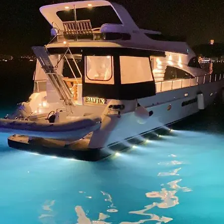 Baltik Tur Botel